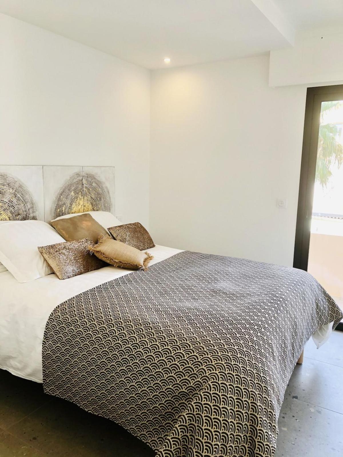 Appartement T3 Lumineux Traversant Totalement Neuf En Face De La Plage Front De Mer Vue Sur Les Iles Vue Mer Panoramique Assuree Residence De La Plage Centre Ville Du Lavandou 3Eme Etage Avec Ascenseur Appartement T3 Le Lavandou Exteriér fotografie