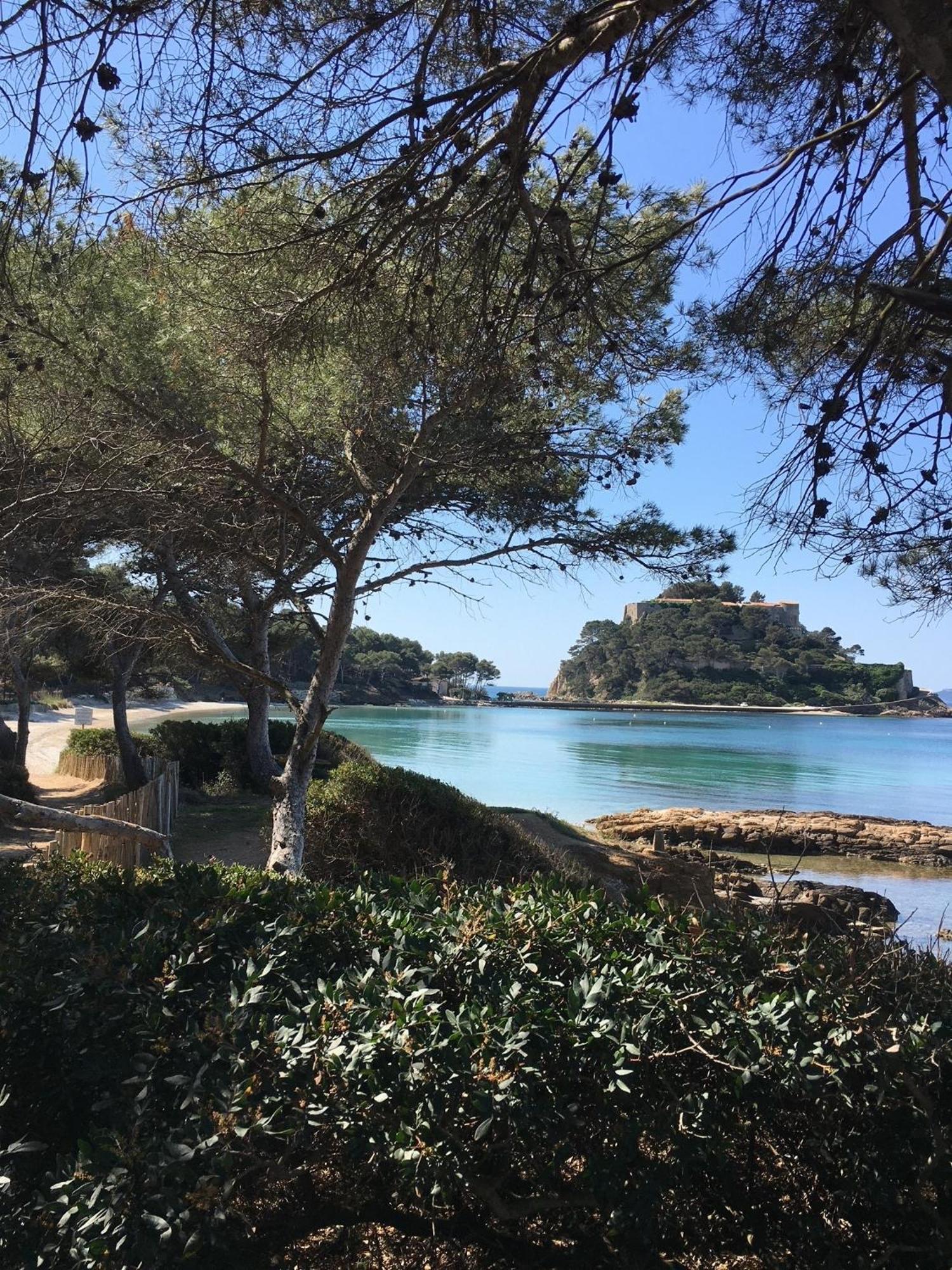 Appartement T3 Lumineux Traversant Totalement Neuf En Face De La Plage Front De Mer Vue Sur Les Iles Vue Mer Panoramique Assuree Residence De La Plage Centre Ville Du Lavandou 3Eme Etage Avec Ascenseur Appartement T3 Le Lavandou Exteriér fotografie