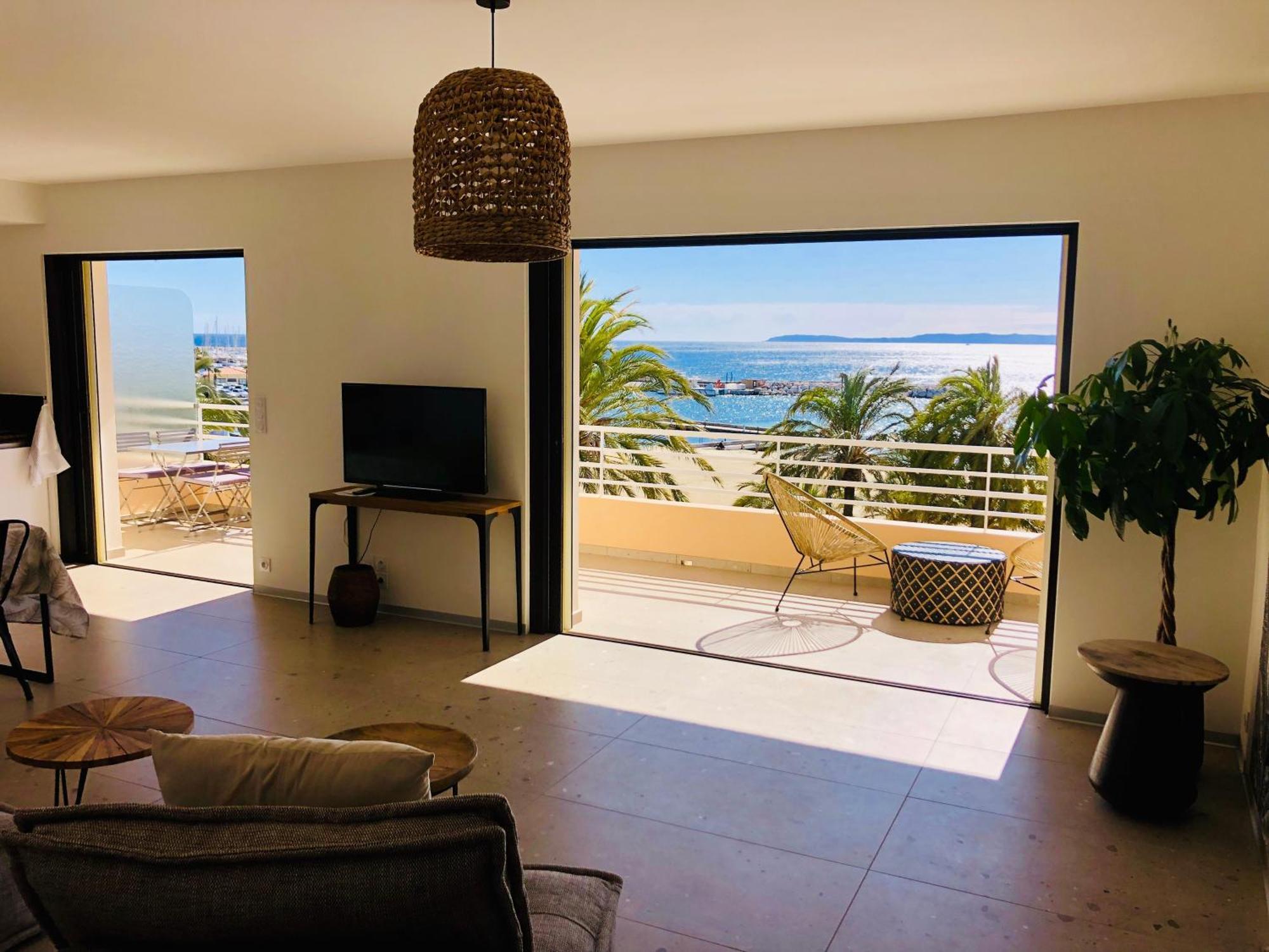 Appartement T3 Lumineux Traversant Totalement Neuf En Face De La Plage Front De Mer Vue Sur Les Iles Vue Mer Panoramique Assuree Residence De La Plage Centre Ville Du Lavandou 3Eme Etage Avec Ascenseur Appartement T3 Le Lavandou Exteriér fotografie