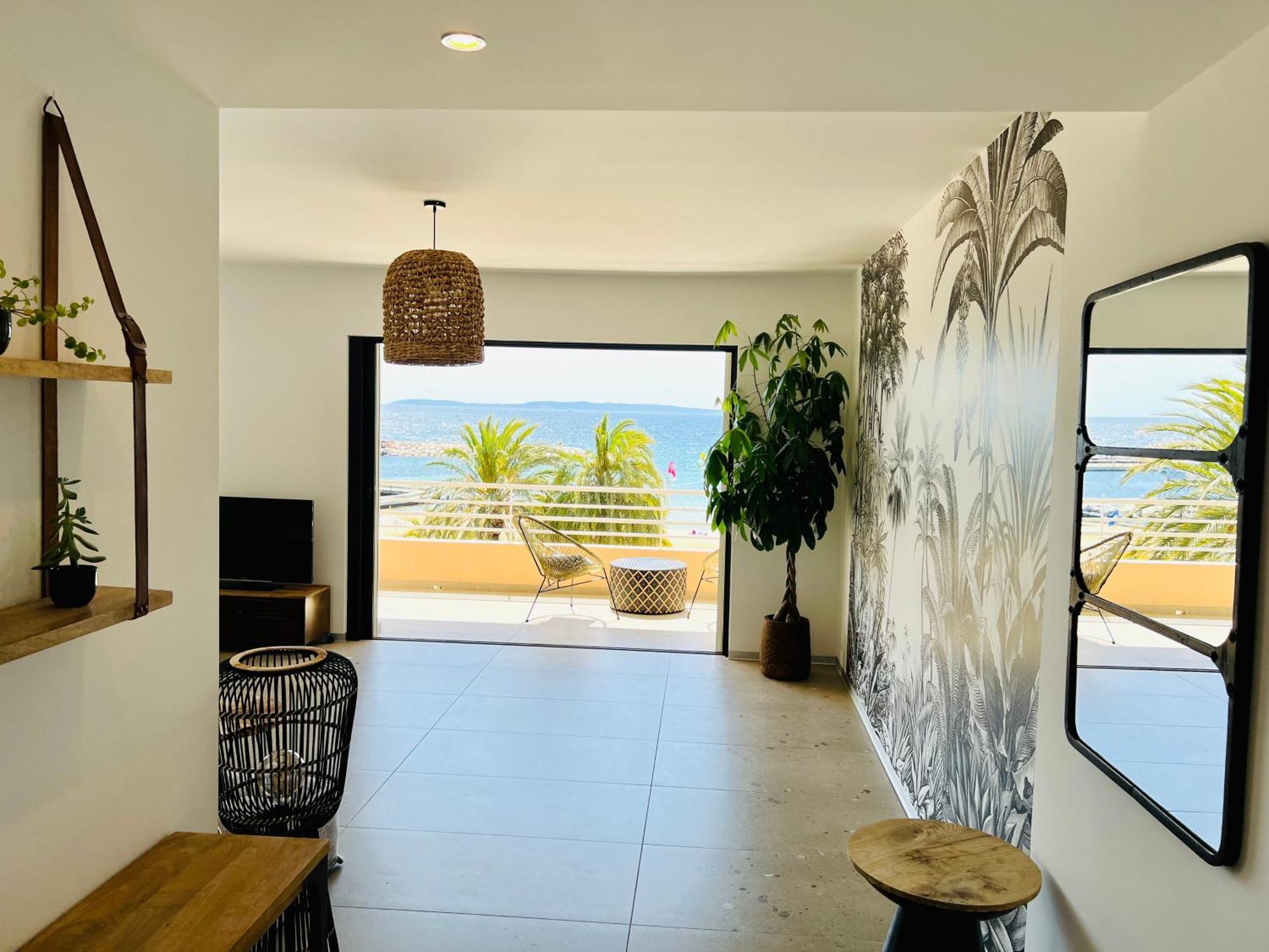 Appartement T3 Lumineux Traversant Totalement Neuf En Face De La Plage Front De Mer Vue Sur Les Iles Vue Mer Panoramique Assuree Residence De La Plage Centre Ville Du Lavandou 3Eme Etage Avec Ascenseur Appartement T3 Le Lavandou Exteriér fotografie