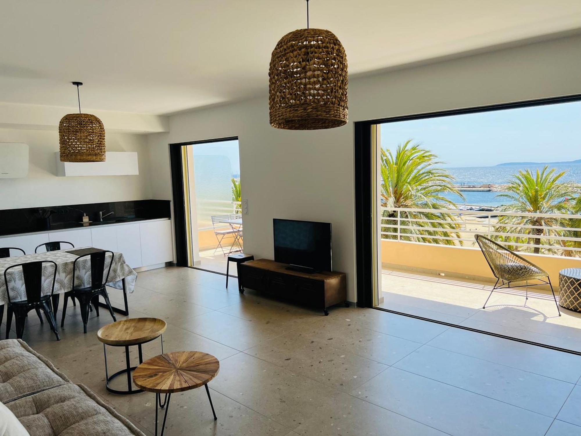 Appartement T3 Lumineux Traversant Totalement Neuf En Face De La Plage Front De Mer Vue Sur Les Iles Vue Mer Panoramique Assuree Residence De La Plage Centre Ville Du Lavandou 3Eme Etage Avec Ascenseur Appartement T3 Le Lavandou Exteriér fotografie