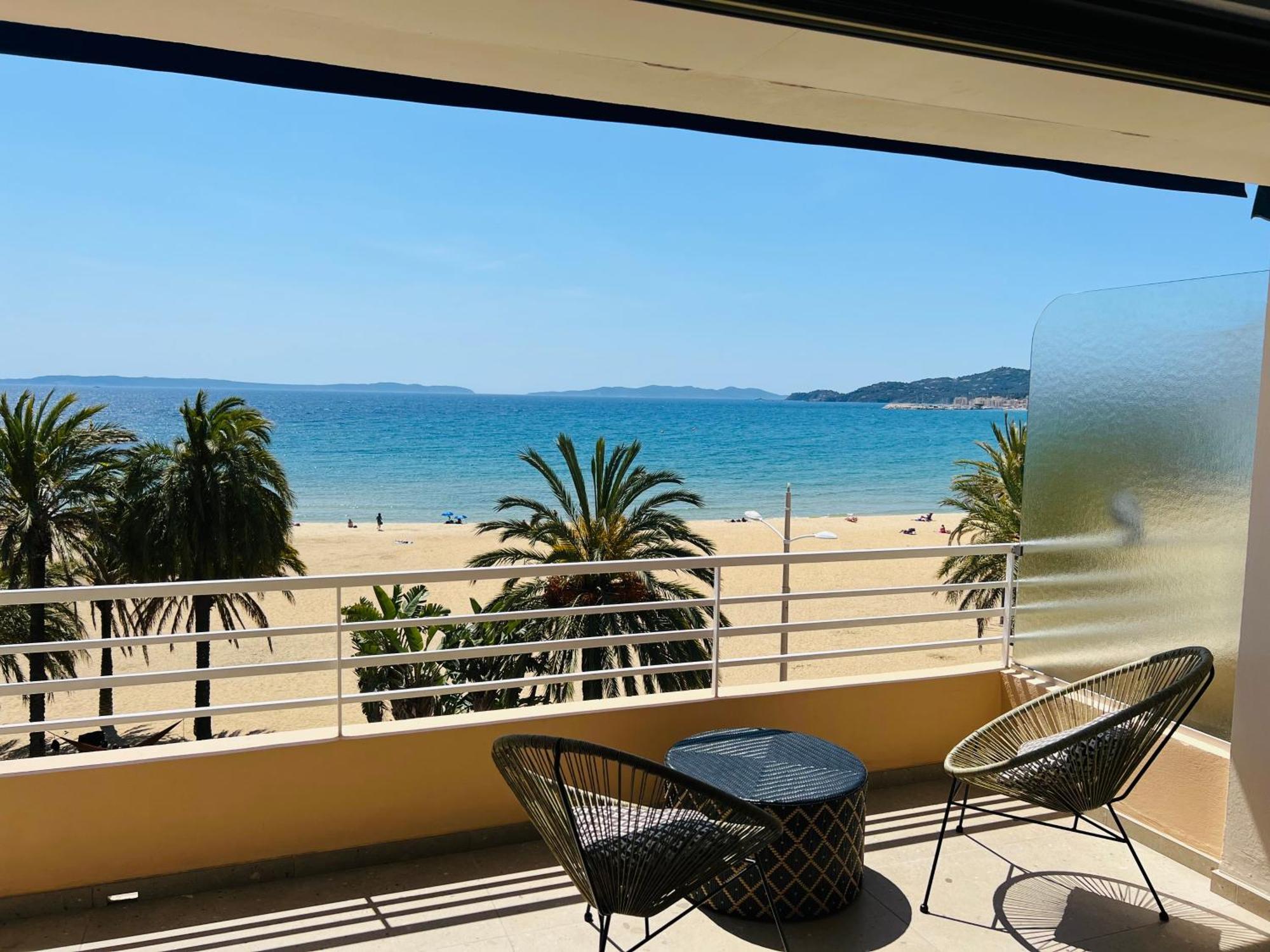 Appartement T3 Lumineux Traversant Totalement Neuf En Face De La Plage Front De Mer Vue Sur Les Iles Vue Mer Panoramique Assuree Residence De La Plage Centre Ville Du Lavandou 3Eme Etage Avec Ascenseur Appartement T3 Le Lavandou Exteriér fotografie